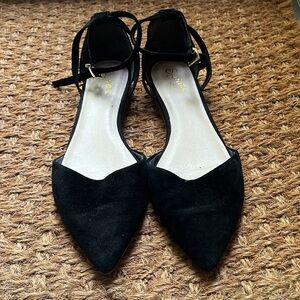 Seychelle’s Plateau Ballet Flat in Black.